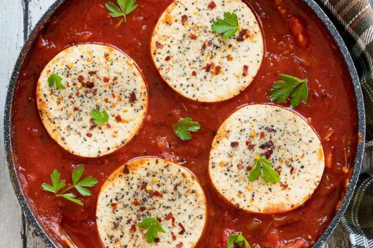 vegan shakshuka is a great vegan breakfast for dipping