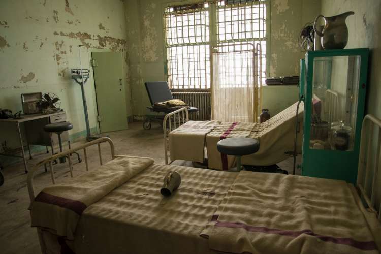 prison cell at alcatraz in san francisco