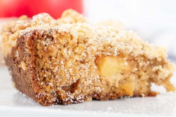 Apple Crumble Cake