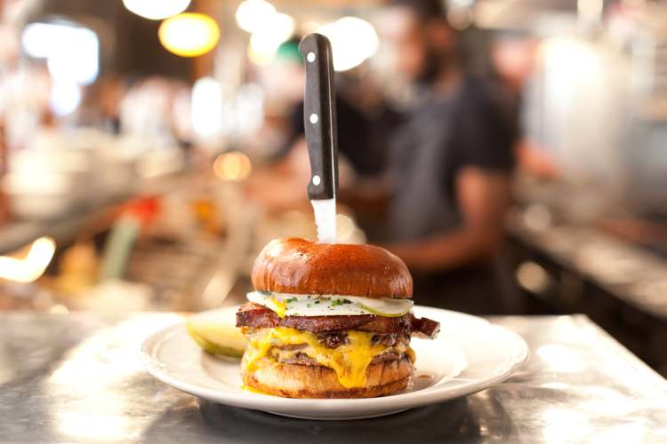 au cheval cheeseburger with steak knife