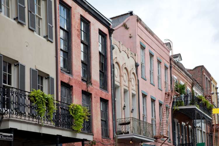 homes in a new orleans neighborhood