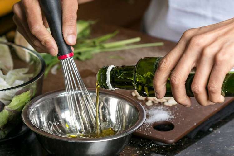 How to Make Vinaigrette Dressings