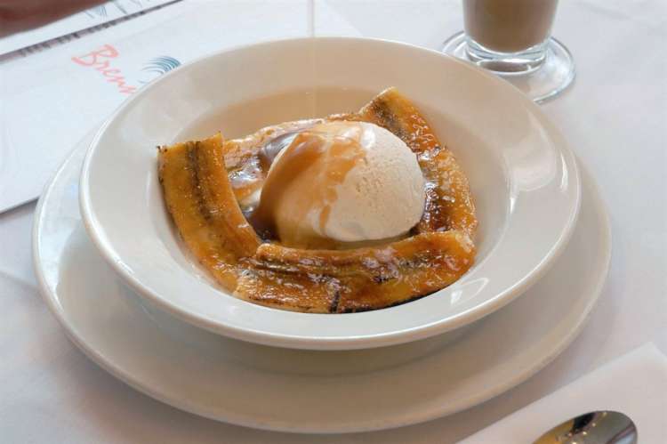 bananas foster at brennan's in new orleans