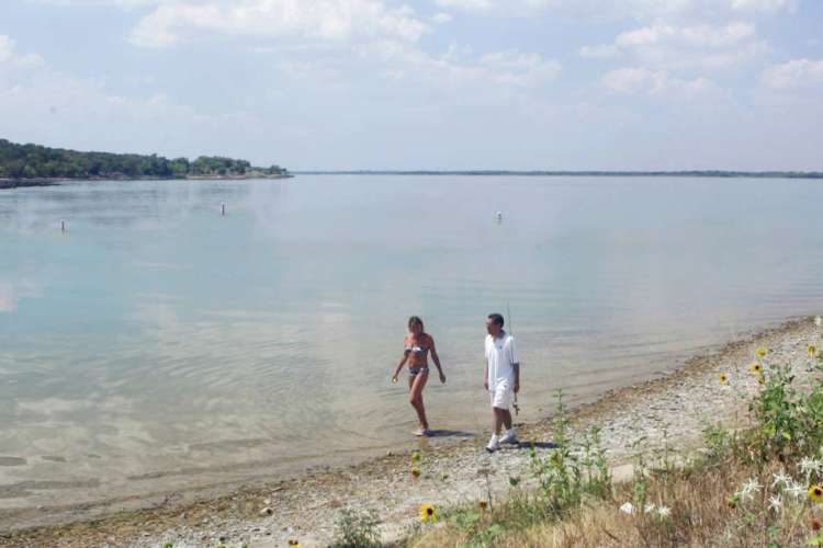 couple walking along the lake in cedar hill state park