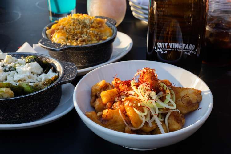 buffalo cauliflower and mac and cheese at city vineyard