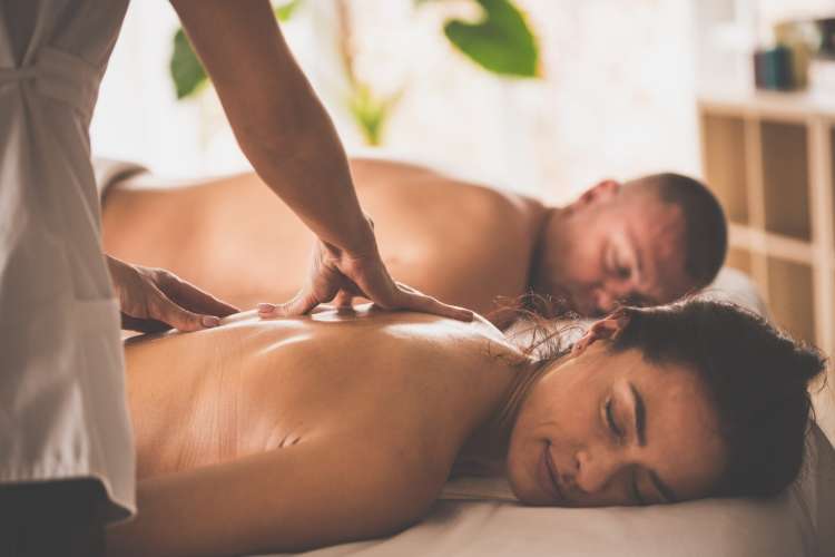 a couples massage is a fun date idea in cleveland