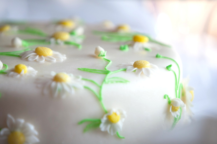 baking a daisy lemon cake is a fun easter party idea