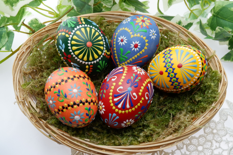 easter eggs are a traditional easter food