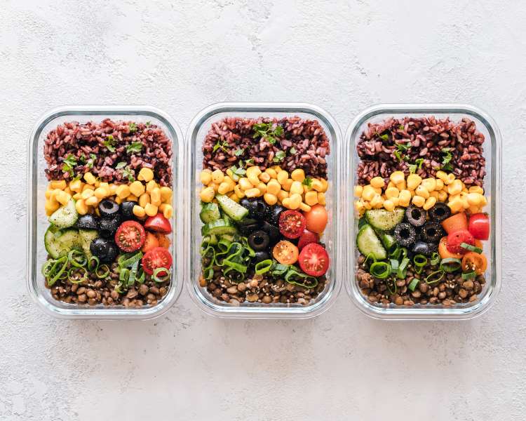 meal prepping will help you start eating healthy in 2021