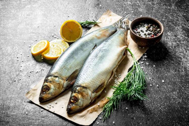 whole herring with dill and lemon