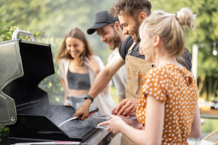 friends grilling