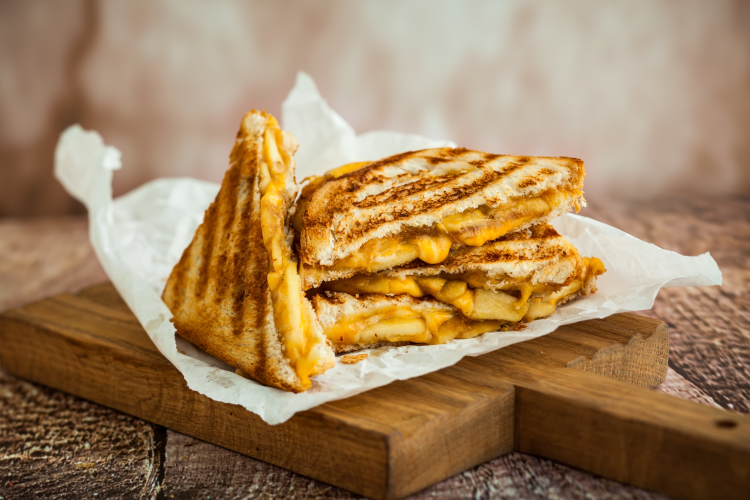 grilled cheese with apples