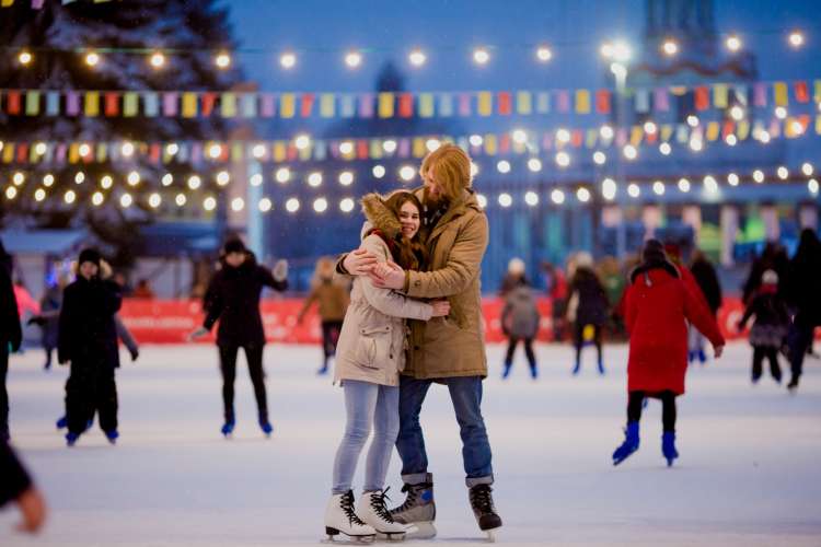 couple at an ice skating rink