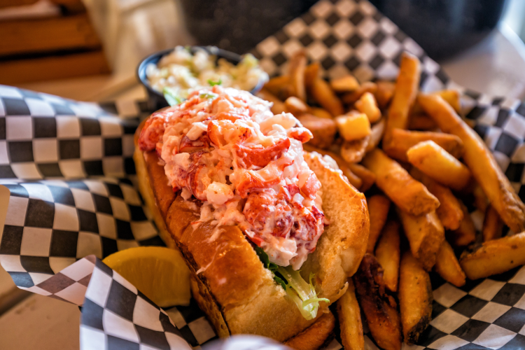 enjoy a maine lobster roll for your foodie bucket list