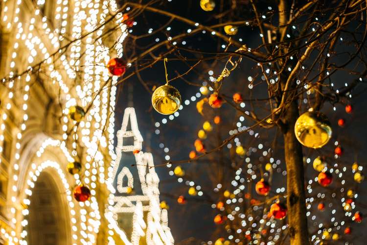 a Holiday Light Tour is a holiday party idea to celebrate the season