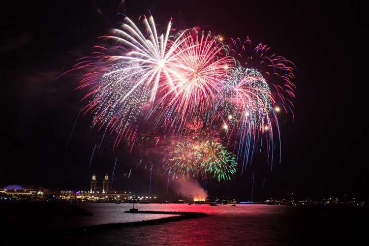 Fireworks over the Navy Pier in Chicago. Watching them is a great date idea in Chicago