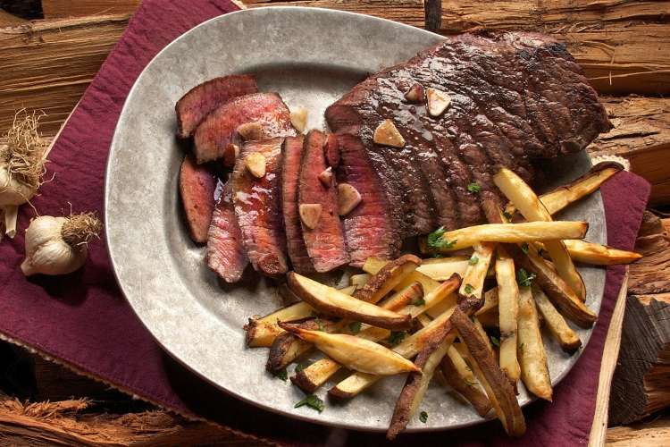 new york strip steak and cabernet sauvignon is one of the best steak with wine pairings