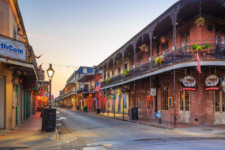 new orleans streets at night