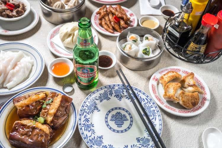 https://res.cloudinary.com/hz3gmuqw6/image/upload/c_fill,q_60,w_750,f_auto/nom-wah-tea-parlor-dim-sum-phpFChEkV