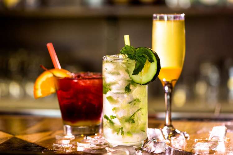 online mixology classes and other experiences are fun date ideas in chicago