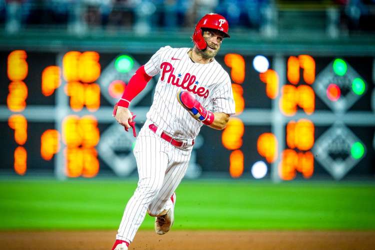 philadelphia phillies baseball player running on the field