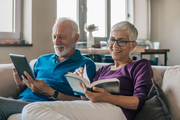 reading the same book is a fun thing for couples to do together