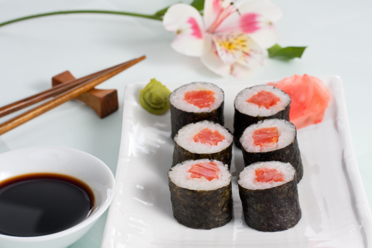 a salmon roll is a great sushi roll for beginners