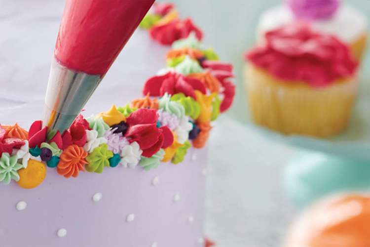 a deluxe cake decorating set is a perfect gift for bakers