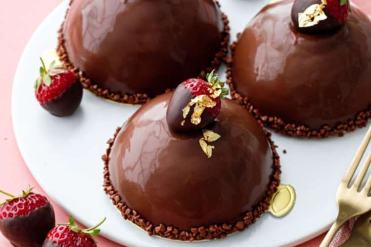 chocolate covered strawberry mousse cakes are a luxurious chocolate strawberry dessert