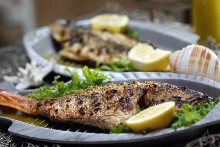 whole roasted fish at telly's taverna