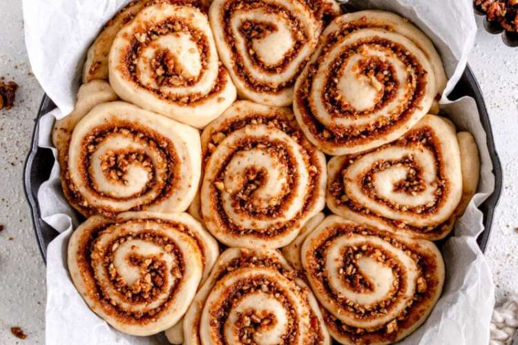 vegan cinnamon rolls are soft and fluffy