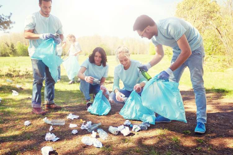 volunteering is a unique double date idea