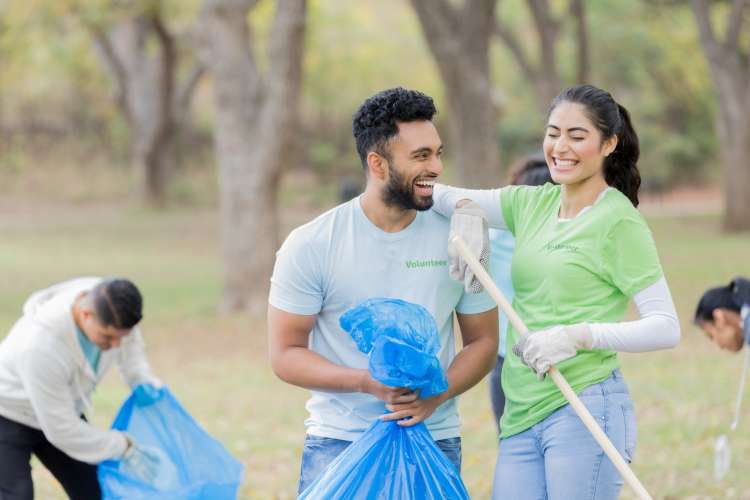 couple volunteering at a park cleanup