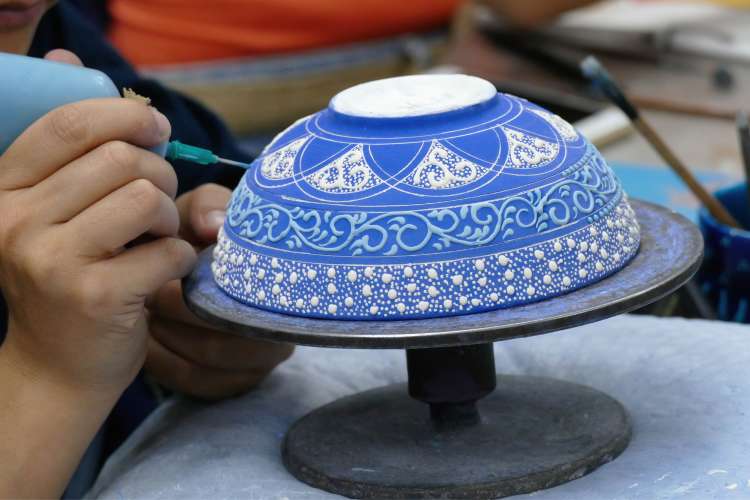 5 Methods for Painting on Pottery