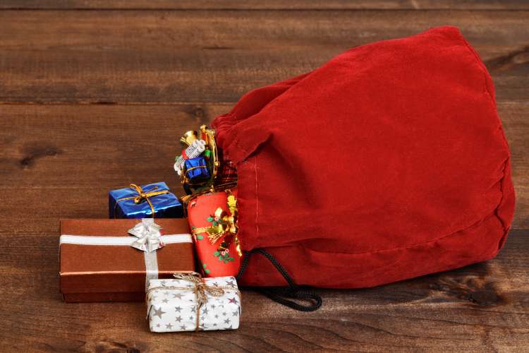 20 Office Holiday Gift Exchange Tips and Ideas