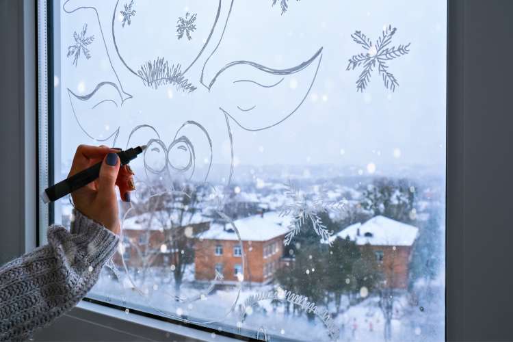 10 Best Snow spray scene ideas  christmas window painting, window  painting, window art