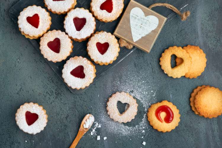 13 PRETTIEST AESTHETIC VALENTINE'S DAY DECORATED HEART-SHAPED COOKIES 2024