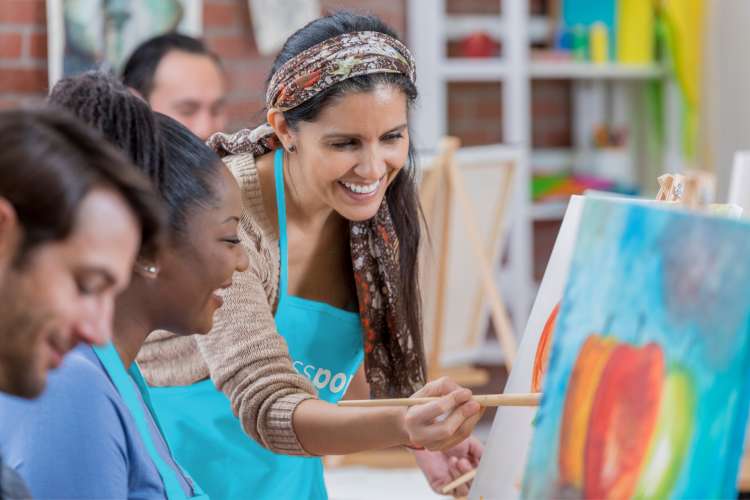 paint and sip instructor leading painting class