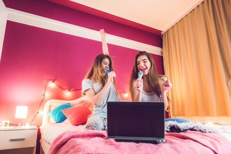 A fun 17th birthday idea is teenagers singing karaoke.