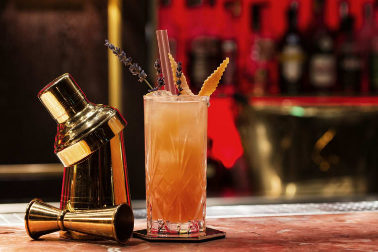 Mix up some cocktails with this fantastic 70th birthday idea.
