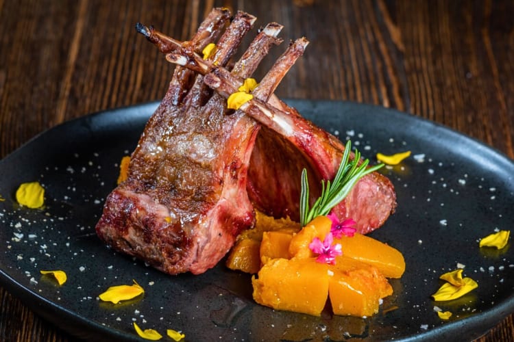 Rib and vegetable meal from Arcano
