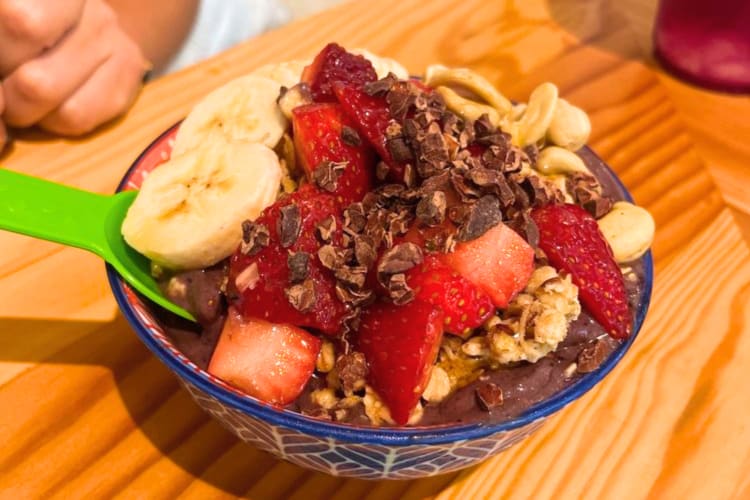 The sesher fruit bowl with strawberries is a healthy fast food option in Austin. 