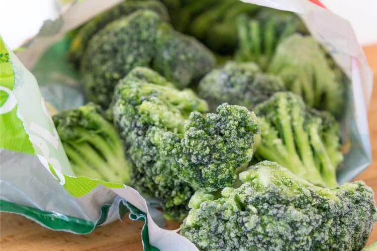 Can you freeze broccoli! Yes, in a freezer bag. 