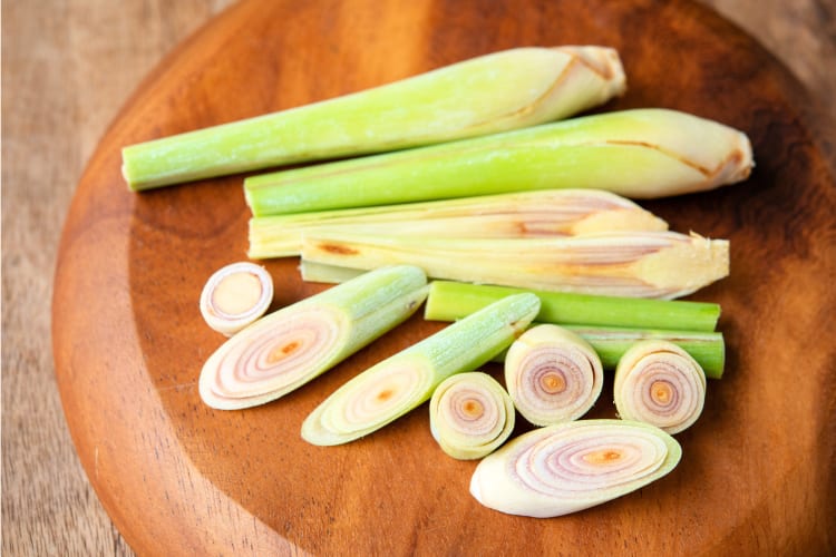 Looking like a small spring onion, Lemongrass is found on many Thai spice lists. 