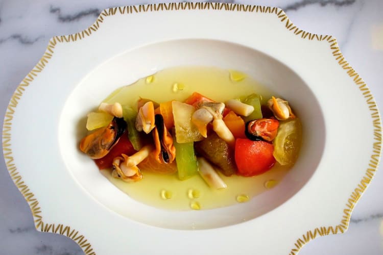 A salad featuring tomatoes and mushrooms are available at this Michelin star restaurants in Barcelona