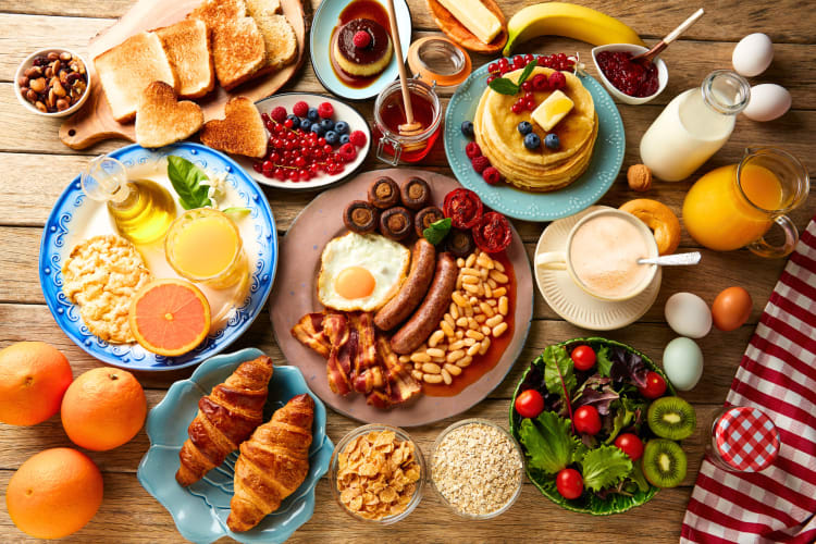 breakfast foods like a full English, pastries, berries and more with this dinner party theme. 