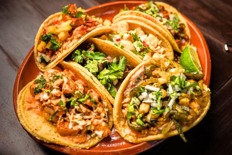 At this fast food Chicago spot try wide range of tacos from beef to chicken and more. 