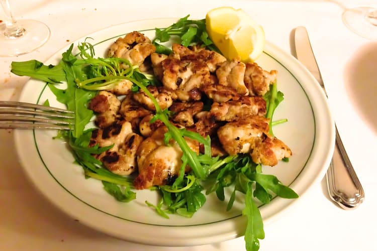 Grilled chicken with spinach can be ordered at this Roman restaurant. 