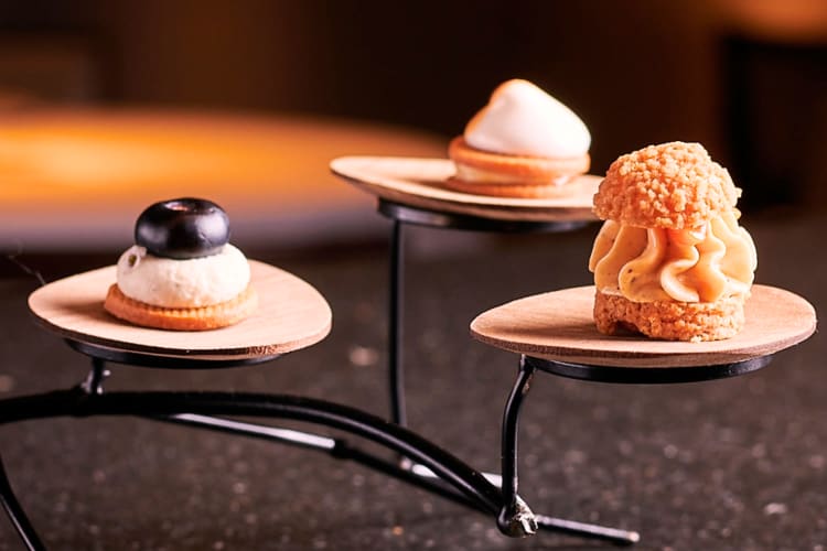 Three bite sized desserts can be tried at this Madrid restaurant. 