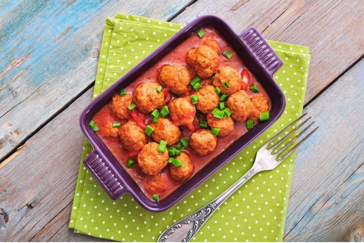 This delicious Barcelona food combines meatballs with tender cuttlefish in a savory gravy.